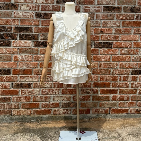 Romeo & Juliet Couture ruffled ivory satin blouse / L / Excellent condition - Picture 10 of 15
